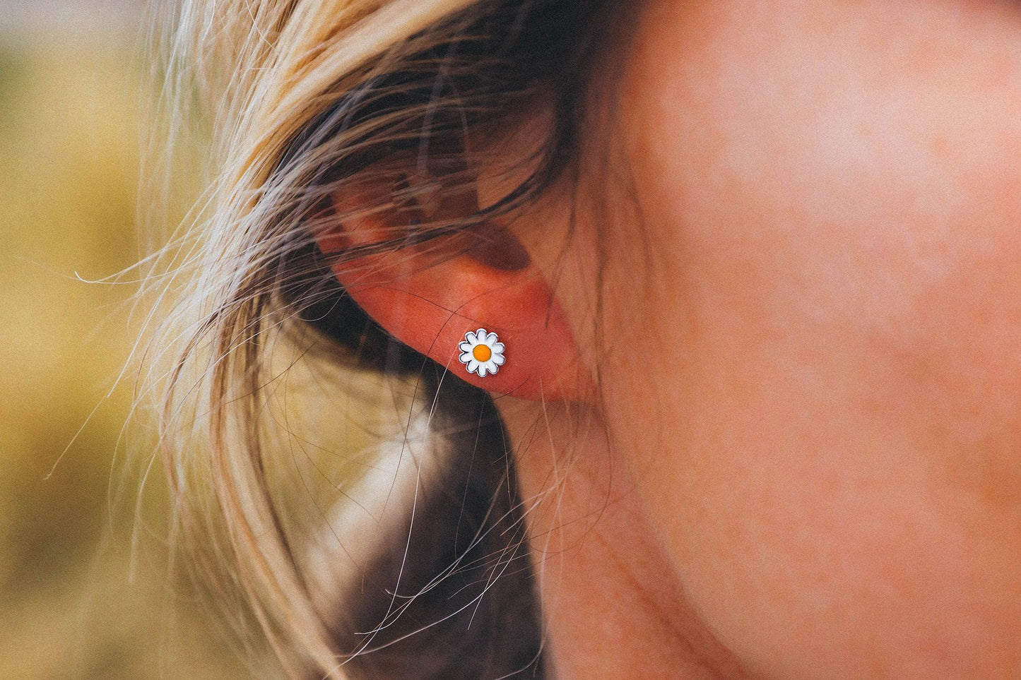 Daisy Studs